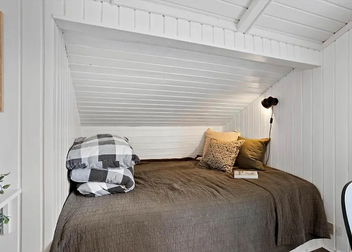 Ae311-aeroskobing-hanses-ager-11 * Ærøskøbing